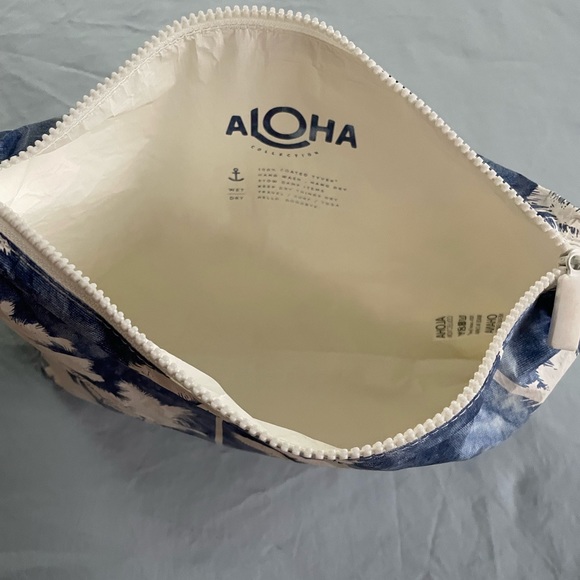 Mid Pouch | Coco Palms - Picture 4 of 5